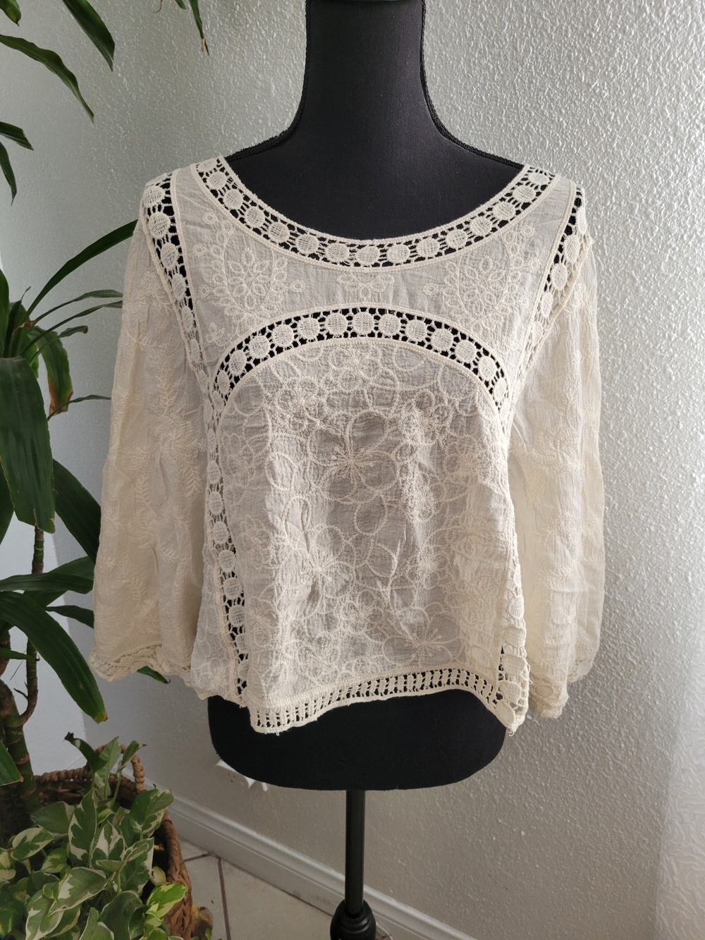 Angie Boho Lace Crochet Cream Women's Crop Top